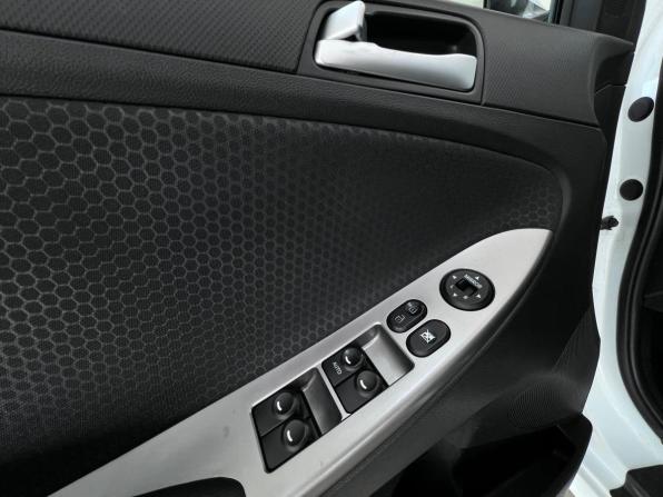 Hyundai Solaris I Рестайлинг с пробегом 2015 года, цена 1 090 000 рублей, 97970 км, хэтчбек, Автокод Объявления