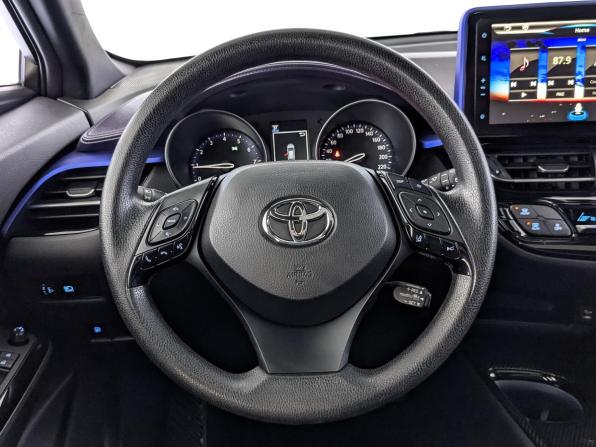 Toyota C-HR I Рестайлинг с пробегом 2021 года, цена 2 649 000 рублей, 47653 км, внедорожник, Автокод Объявления