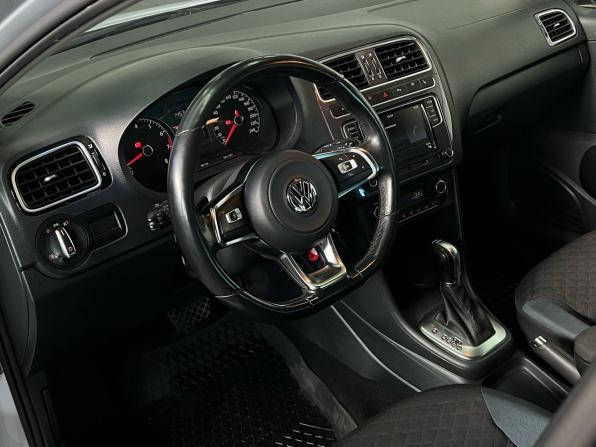 Volkswagen Polo V Рестайлинг с пробегом 2019 года, цена 1 570 000 рублей, 86100 км, седан, Автокод Объявления
