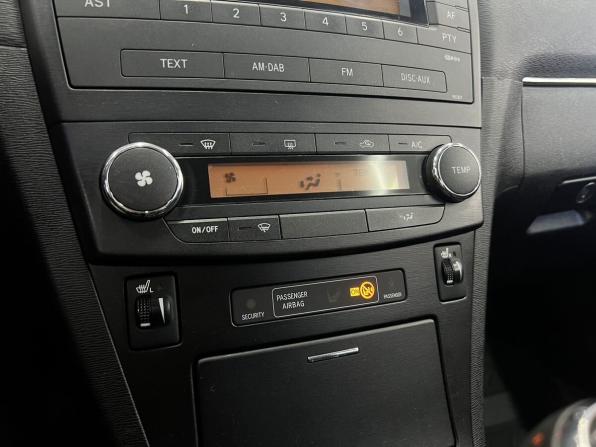Toyota Avensis III с пробегом 2010 года, цена 949 000 рублей, 258924 км, седан, Автокод Объявления