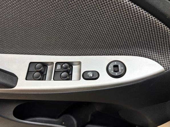 Hyundai Solaris I с пробегом 2012 года, цена 870 000 рублей, 135421 км, хэтчбек, Автокод Объявления
