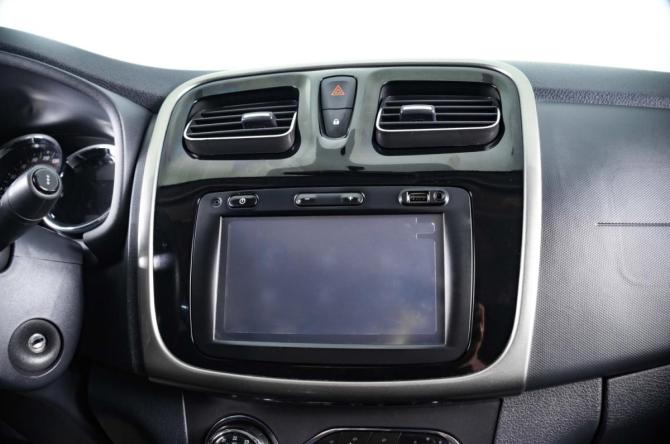 Renault Sandero II с пробегом 2015 года, цена 849 000 рублей, 92042 км, хэтчбек, Автокод Объявления
