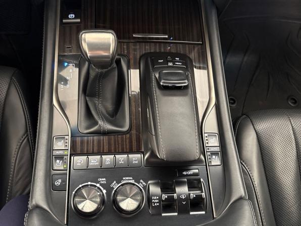 Lexus LX III Рестайлинг 2 с пробегом 2018 года, цена 6 980 000 рублей, 164752 км, внедорожник, Автокод Объявления