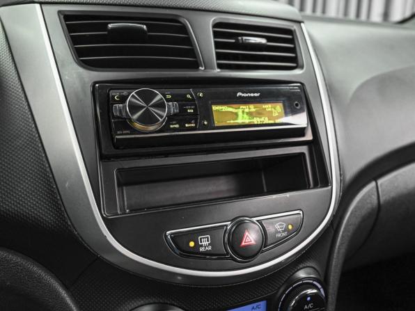 Hyundai Solaris I с пробегом 2012 года, цена 669 000 рублей, 324841 км, хэтчбек, Автокод Объявления