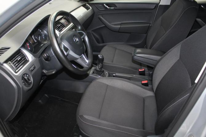 Skoda Rapid I с пробегом 2015 года, цена 769 000 рублей, 200741 км, лифтбек, Автокод Объявления