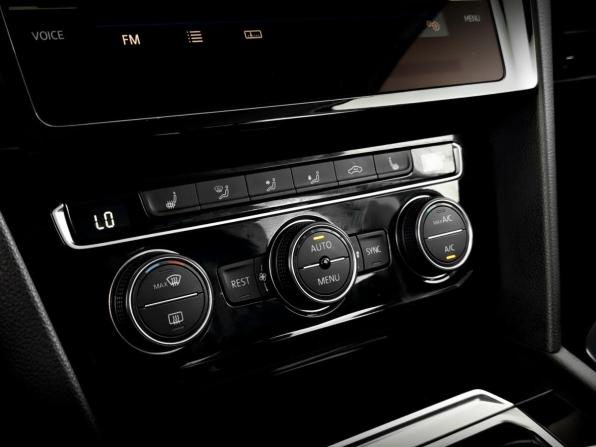 Volkswagen Passat B8 с пробегом 2019 года, цена 2 400 000 рублей, 128087 км, седан, Автокод Объявления