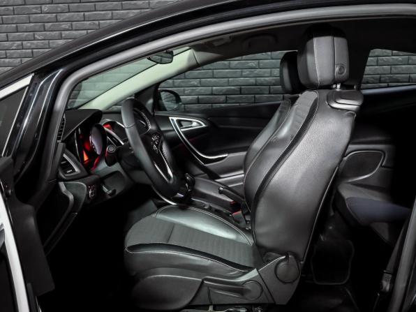 Opel Astra J Рестайлинг с пробегом 2014 года, цена 900 000 рублей, 121281 км, хэтчбек, Автокод Объявления