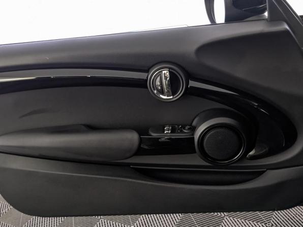 Mini Hatch III (F55/F56) Рестайлинг с пробегом 2019 года, цена 2 520 000 рублей, 86114 км, хэтчбек, Автокод Объявления