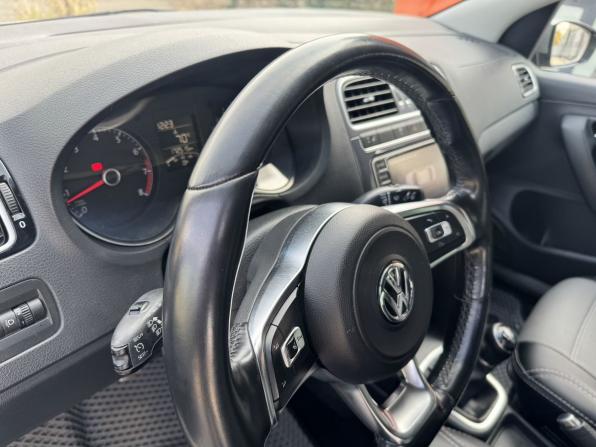 Volkswagen Polo V Рестайлинг с пробегом 2018 года, цена 1 100 000 рублей, 171000 км, седан, Автокод Объявления