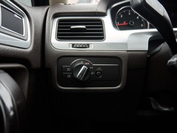 Volkswagen Touareg II с пробегом 2011 года, цена 1 670 000 рублей, 402349 км, внедорожник, Автокод Объявления