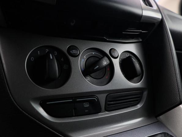 Ford Focus III с пробегом 2015 года, цена 878 000 рублей, 171863 км, хэтчбек, Автокод Объявления