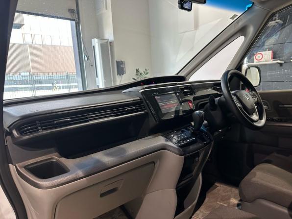 Honda Stepwgn V с пробегом 2015 года, цена 1 899 000 рублей, 100627 км, минивэн, Автокод Объявления