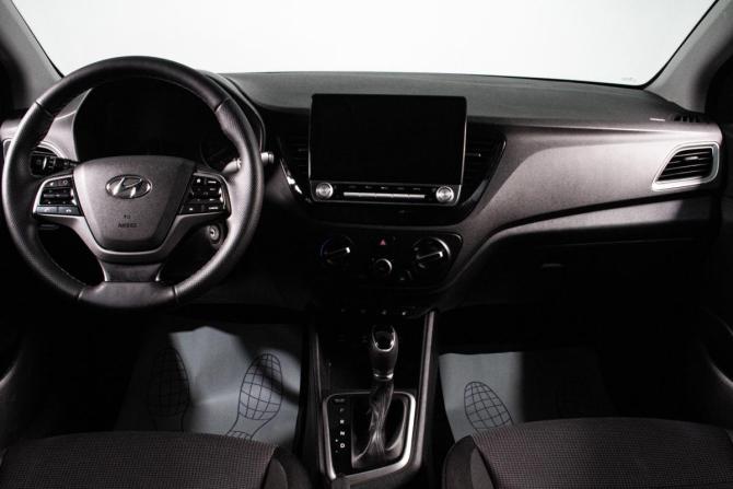 Hyundai Solaris II с пробегом 2017 года, цена 1 379 000 рублей, 137000 км, седан, Автокод Объявления