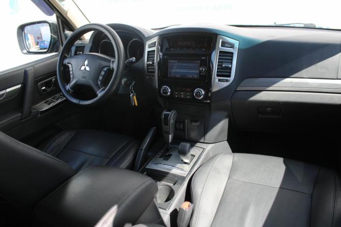 Mitsubishi Pajero IV Рестайлинг 2 с пробегом 2014 года, цена 1 925 000 рублей, 241000 км, внедорожник, Автокод Объявления