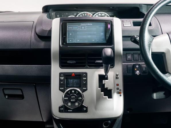Toyota Noah II (R70) с пробегом 2011 года, цена 1 620 000 рублей, 186700 км, минивэн, Автокод Объявления