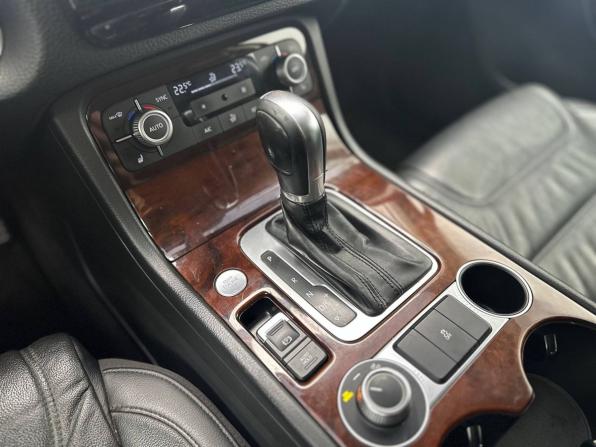 Volkswagen Touareg II Рестайлинг с пробегом 2015 года, цена 2 299 000 рублей, 217555 км, внедорожник, Автокод Объявления