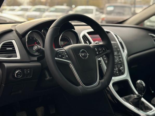 Opel Astra J Рестайлинг с пробегом 2013 года, цена 899 000 рублей, 94243 км, хэтчбек, Автокод Объявления