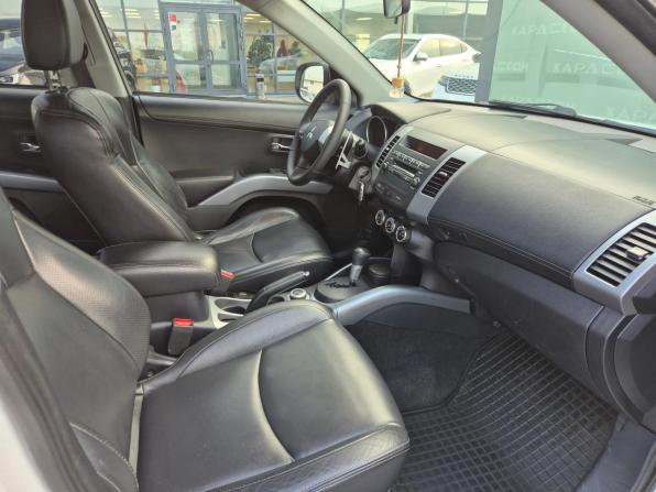Mitsubishi Outlander II Рестайлинг с пробегом 2010 года, цена 1 099 000 рублей, 255846 км, внедорожник, Автокод Объявления