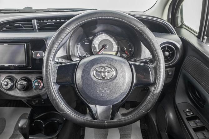 Toyota Vitz III (XP130) Рестайлинг 2 с пробегом 2017 года, цена 939 000 рублей, 156900 км, хэтчбек, Автокод Объявления