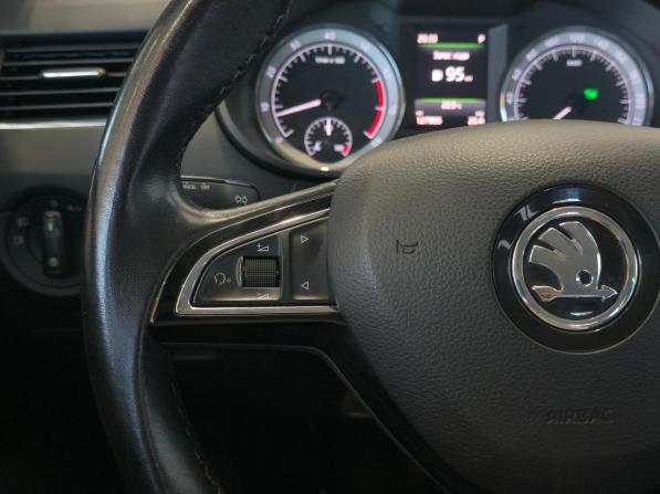 Skoda Octavia III (A7) Рестайлинг с пробегом 2017 года, цена 1 835 000 рублей, 127000 км, лифтбек, Автокод Объявления