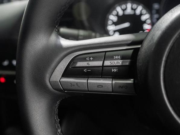 Mazda 3 IV (BP) с пробегом 2021 года, цена 1 550 000 рублей, 120535 км, хэтчбек, Автокод Объявления