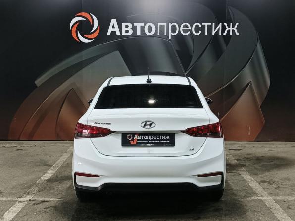 Hyundai Solaris II с пробегом 2018 года, цена 949 000 рублей, 245837 км, седан, Автокод Объявления