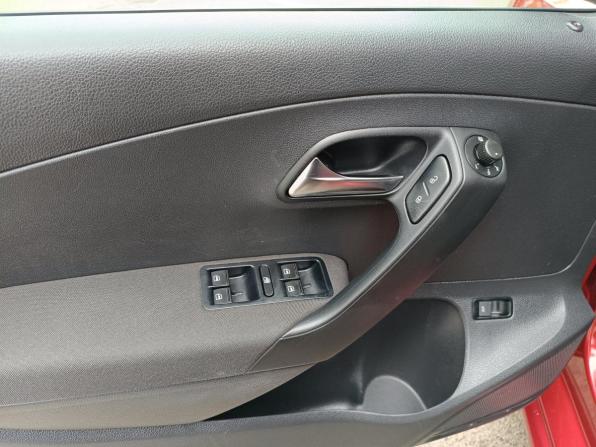 Volkswagen Polo V Рестайлинг с пробегом 2015 года, цена 829 000 рублей, 144630 км, седан, Автокод Объявления