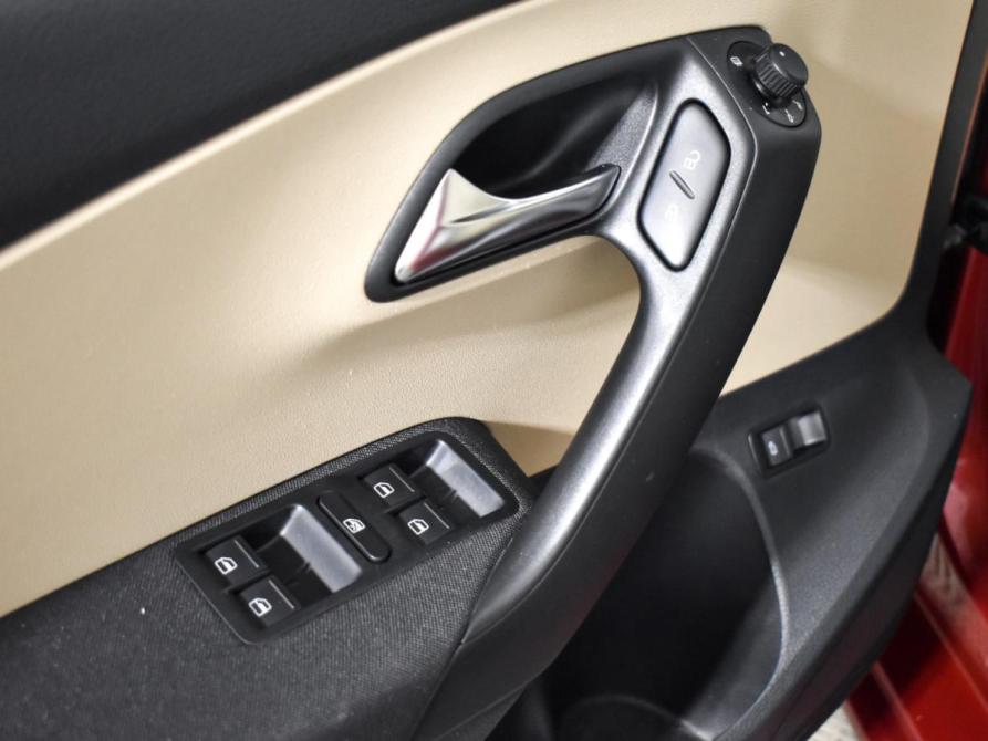 Volkswagen Polo V Рестайлинг Санкт-Петербург  - изображение 11