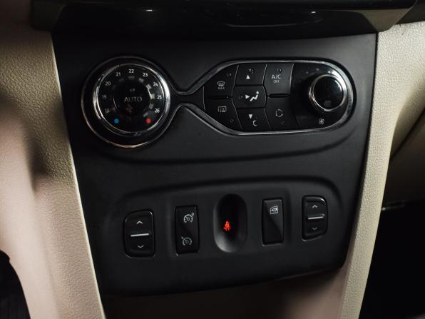 Renault Logan II с пробегом 2016 года, цена 449 995 рублей, 393881 км, седан, Автокод Объявления