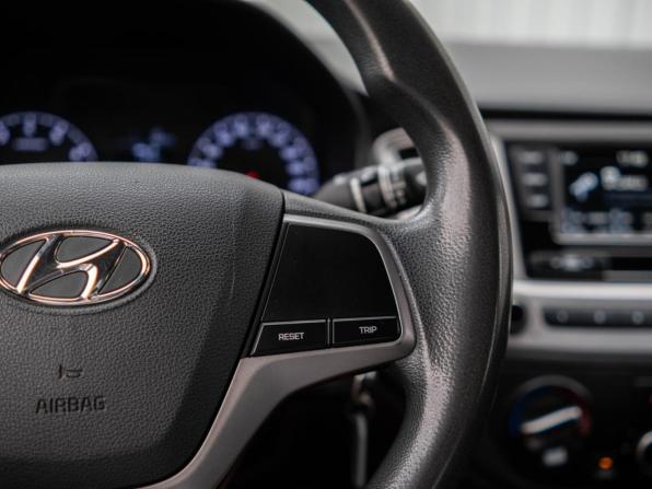 Hyundai Solaris II с пробегом 2019 года, цена 999 000 рублей, 182626 км, седан, Автокод Объявления
