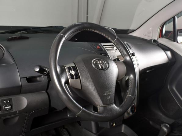 Toyota Yaris II с пробегом 2008 года, цена 484 995 рублей, 200943 км, хэтчбек, Автокод Объявления