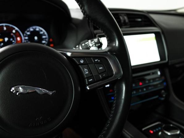 Jaguar F-Pace I с пробегом 2016 года, цена 2 749 700 рублей, 135178 км, внедорожник, Автокод Объявления
