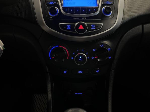 Hyundai Solaris I с пробегом 2011 года, цена 590 000 рублей, 240410 км, хэтчбек, Автокод Объявления