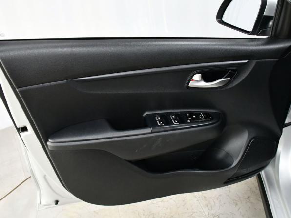 Kia Rio IV Рестайлинг с пробегом 2020 года, цена 1 497 000 рублей, 130300 км, хэтчбек, Автокод Объявления