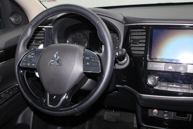 Mitsubishi Outlander III Рестайлинг 3 с пробегом 2022 года, цена 3 700 000 рублей, 305 км, внедорожник, Автокод Объявления