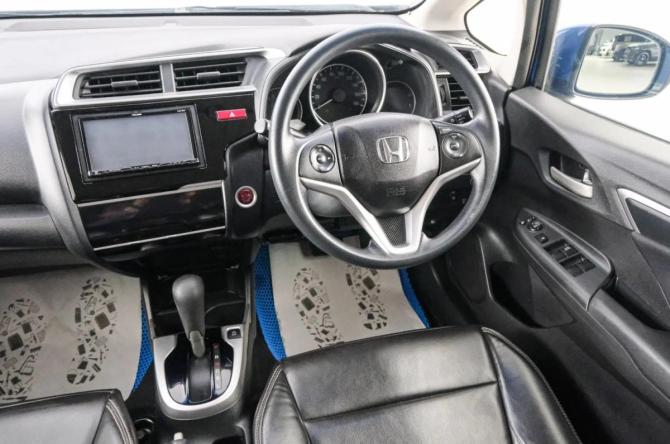 Honda Fit III с пробегом 2015 года, цена 999 000 рублей, 84000 км, хэтчбек, Автокод Объявления