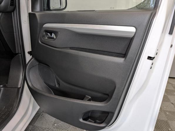Peugeot Traveller I с пробегом 2019 года, цена 2 920 000 рублей, 72906 км, минивэн, Автокод Объявления