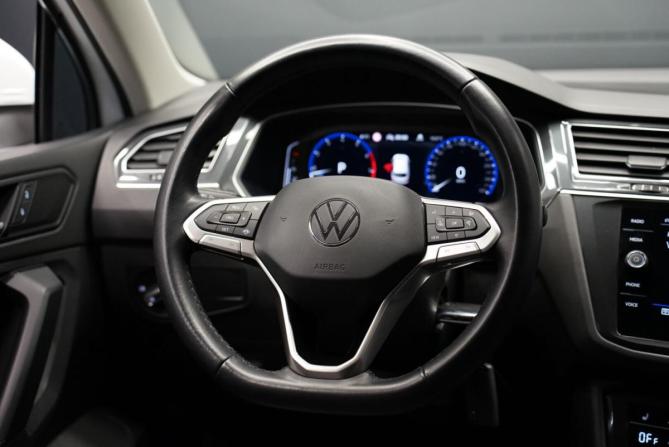 Volkswagen Tiguan II Рестайлинг с пробегом 2020 года, цена 3 399 000 рублей, 58890 км, внедорожник, Автокод Объявления
