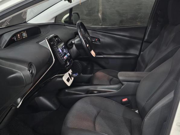 Toyota Prius IV (XW50) с пробегом 2016 года, цена 1 800 000 рублей, 171800 км, лифтбек, Автокод Объявления