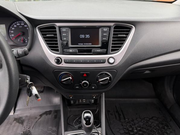 Hyundai Solaris II с пробегом 2018 года, цена 1 050 000 рублей, 214966 км, седан, Автокод Объявления