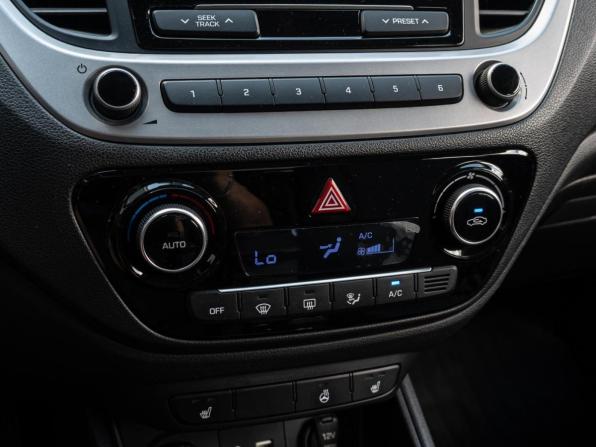Hyundai Solaris II с пробегом 2018 года, цена 1 690 000 рублей, 7599 км, седан, Автокод Объявления