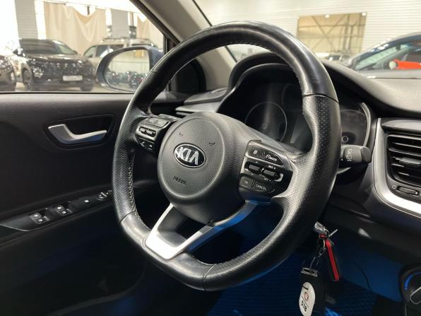 Kia Stonic I с пробегом 2018 года, цена 1 430 000 рублей, 150200 км, внедорожник, Автокод Объявления