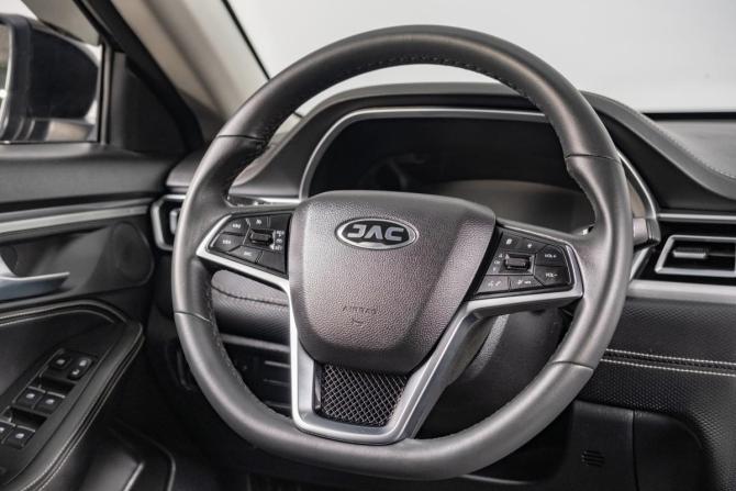 JAC J7 I с пробегом 2023 года, цена 1 439 000 рублей, 31500 км, лифтбек, Автокод Объявления