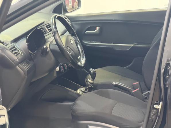 Kia Rio III Рестайлинг с пробегом 2017 года, цена 999 000 рублей, 108707 км, хэтчбек, Автокод Объявления