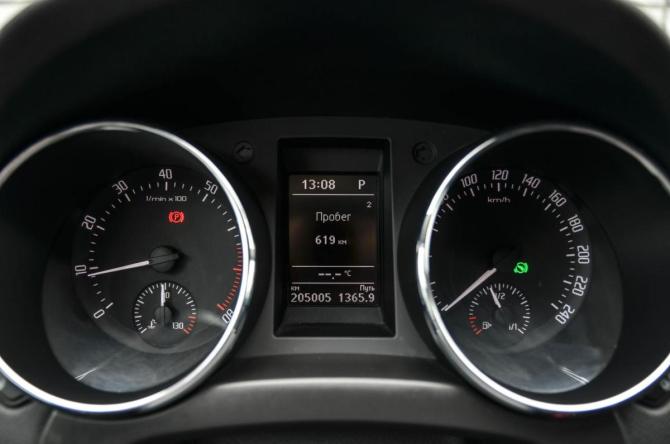 Skoda Yeti I Рестайлинг с пробегом 2015 года, цена 1 330 000 рублей, 204998 км, внедорожник, Автокод Объявления