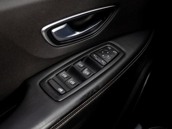 Renault Scenic IV с пробегом 2018 года, цена 1 640 000 рублей, 98328 км, компактвэн, Автокод Объявления