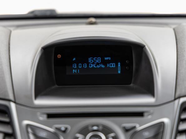 Ford Fiesta Mk6 Рестайлинг с пробегом 2015 года, цена 1 034 000 рублей, 46810 км, седан, Автокод Объявления