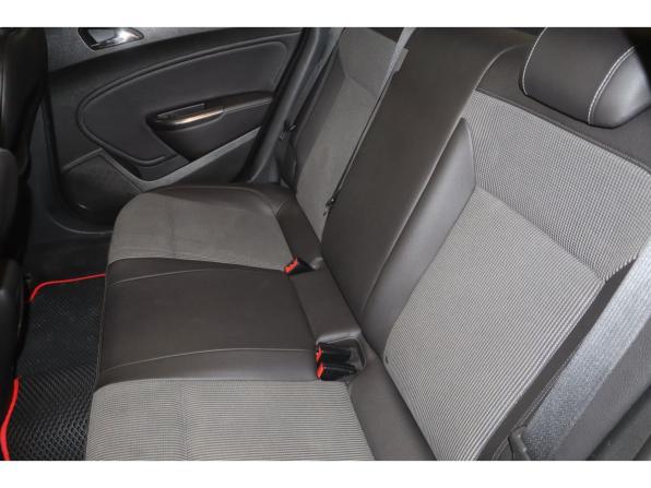 Opel Astra J с пробегом 2011 года, цена 586 000 рублей, 270277 км, хэтчбек, Автокод Объявления