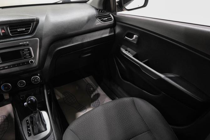 Kia Rio III Рестайлинг с пробегом 2017 года, цена 1 379 000 рублей, 105000 км, хэтчбек, Автокод Объявления