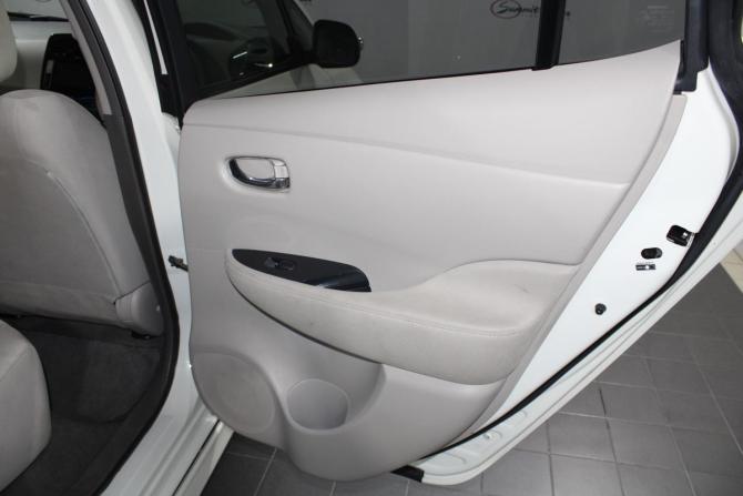 Nissan Leaf I (ZE0/AZE0) с пробегом 2012 года, цена 400 000 рублей, 80080 км, хэтчбек, Автокод Объявления
